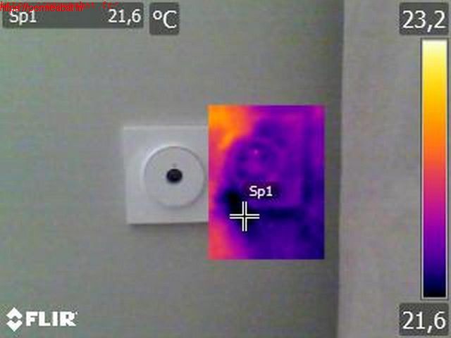 Image infrarouge fuite d'air sur prise